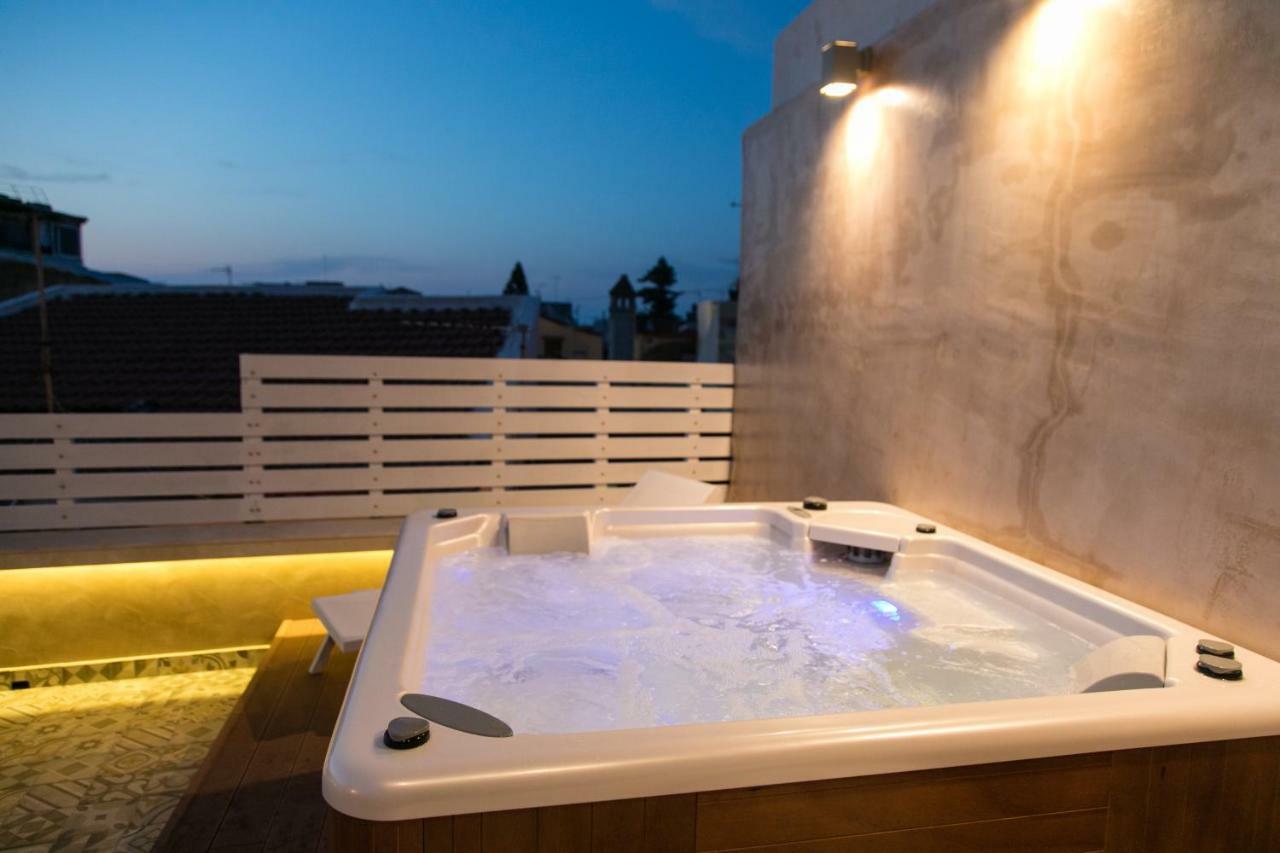 Jacuzzi Suite In The Heart Of Oldtown Resmo Dış mekan fotoğraf