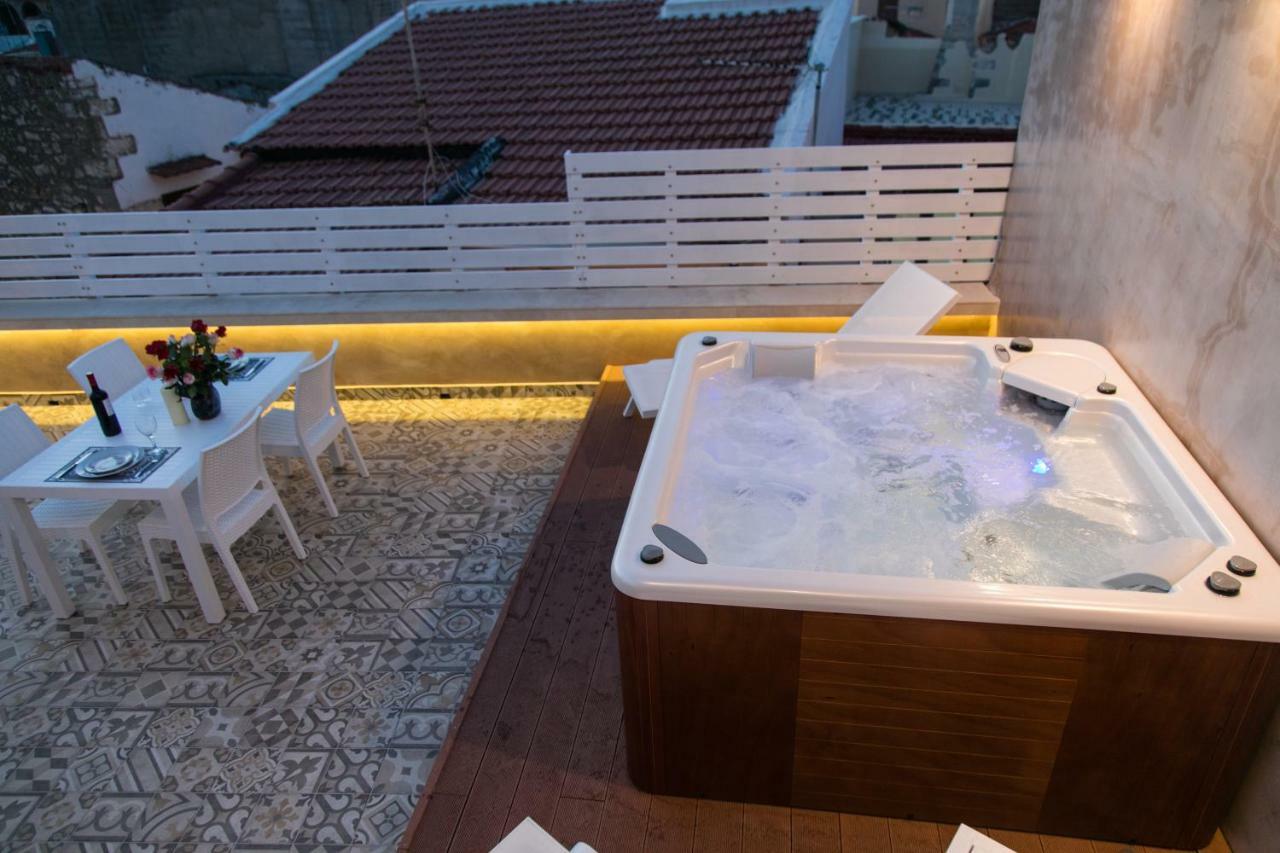Jacuzzi Suite In The Heart Of Oldtown Resmo Dış mekan fotoğraf