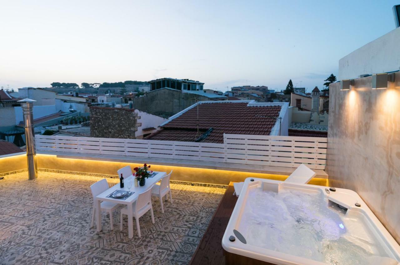 Jacuzzi Suite In The Heart Of Oldtown Resmo Dış mekan fotoğraf