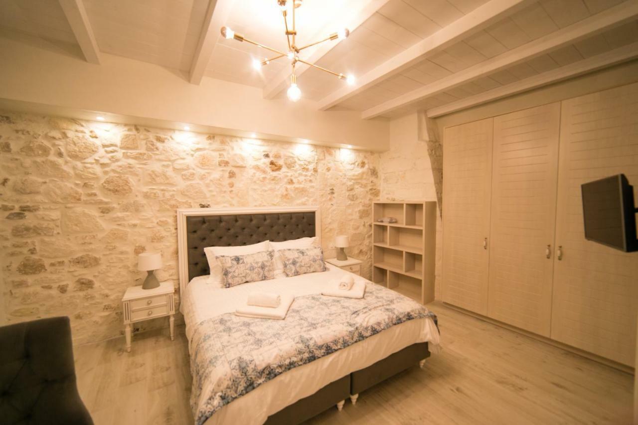 Jacuzzi Suite In The Heart Of Oldtown Resmo Dış mekan fotoğraf