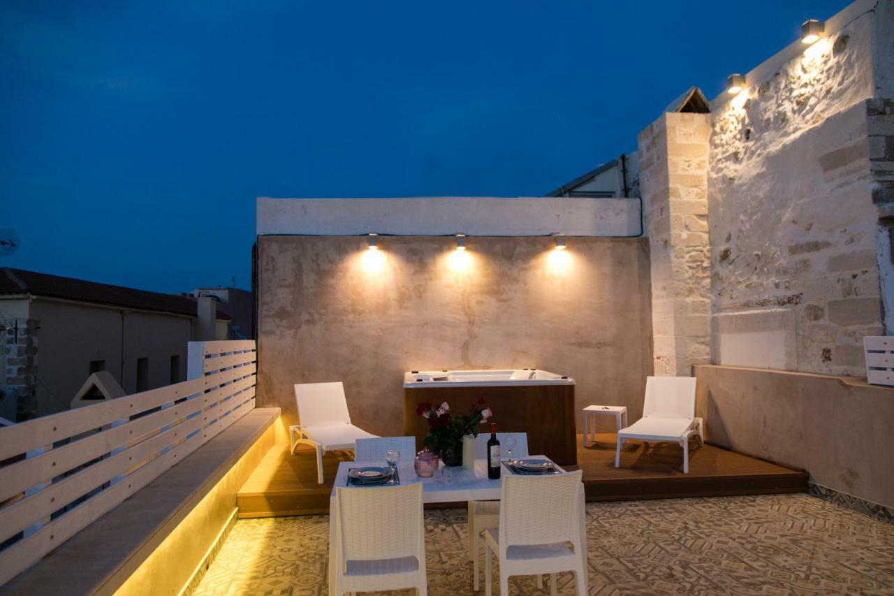 Jacuzzi Suite In The Heart Of Oldtown Resmo Dış mekan fotoğraf